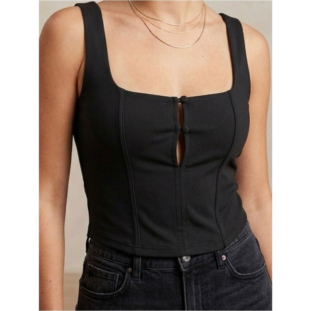 Black Square-Neck Crop Tank with Front Keyhole